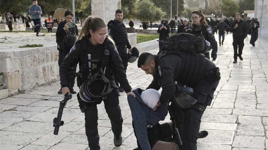 Violence at Jerusalem holy site raises fears of escalation 