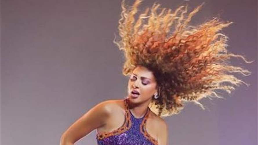 ميريام فارس مع زوجها داني وابنيهما في صور عيد الشعانين