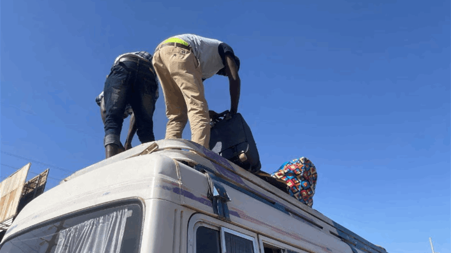 Thousands of Sudanese cross borders to flee warring generals