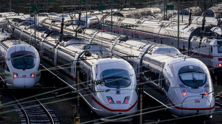 Strikes bring German railways to standstill, hit 4 airports