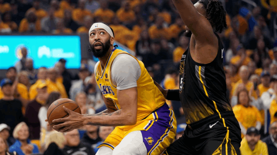 Lakers squander lead, still top Warriors in Game 1