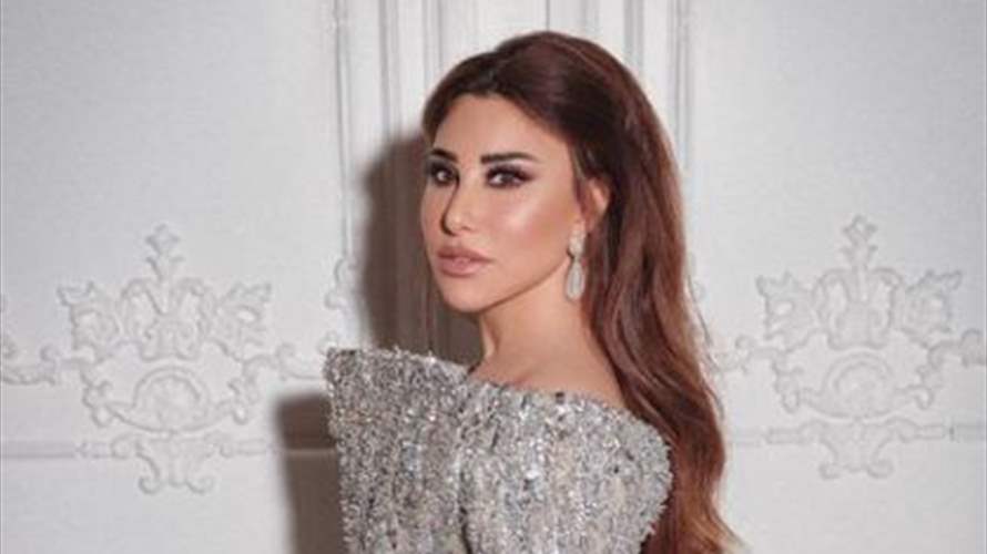 نجوى كرم بفستان من قشور الموز والكاكاو على غلاف ألبومها الجديد!