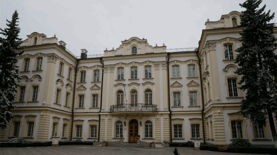 Ukraine authorities expose piles of cash in Supreme Court corruption probe