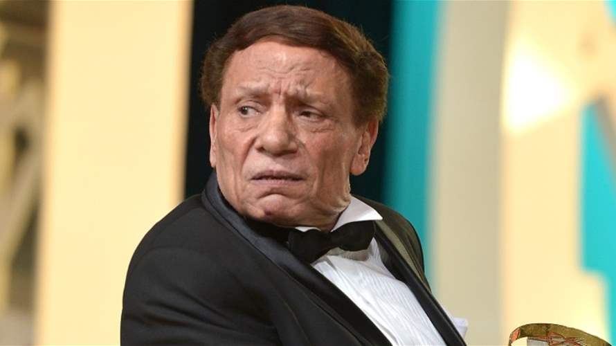 عادل امام يحتفل بعيد ميلاده.. هكذا بدا في سنّ الـ 83 (صور)