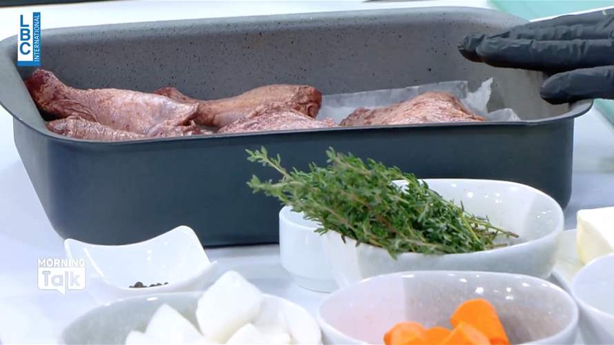 وصفة مميّزة... حضروا طبق الـ"Coq Au Vin" الفرنسي على طريقة الشيف حنا طويل! (فيديو)