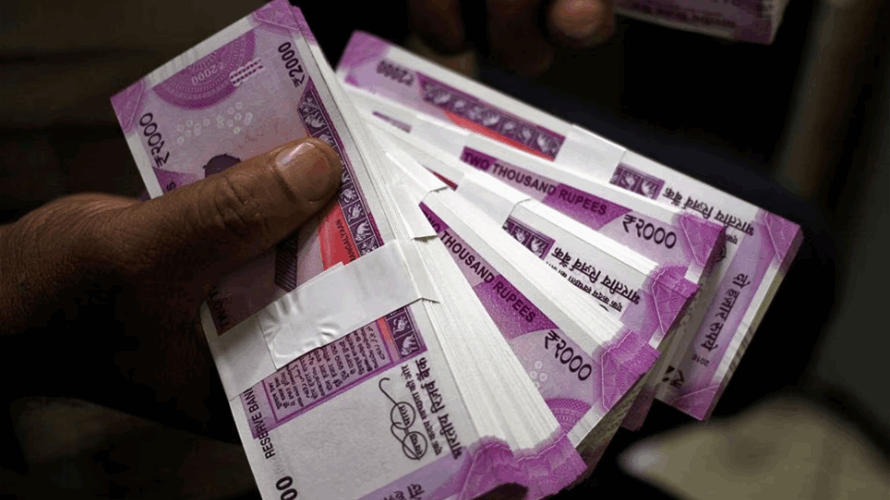 From mangoes to luxury watches, Indians look to offload 2,000-rupee notes