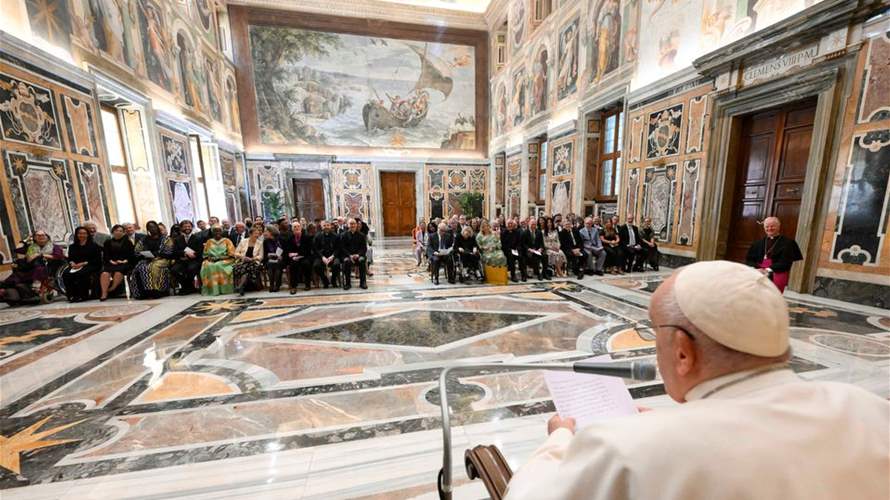 Pope Francis resumes audiences after fever