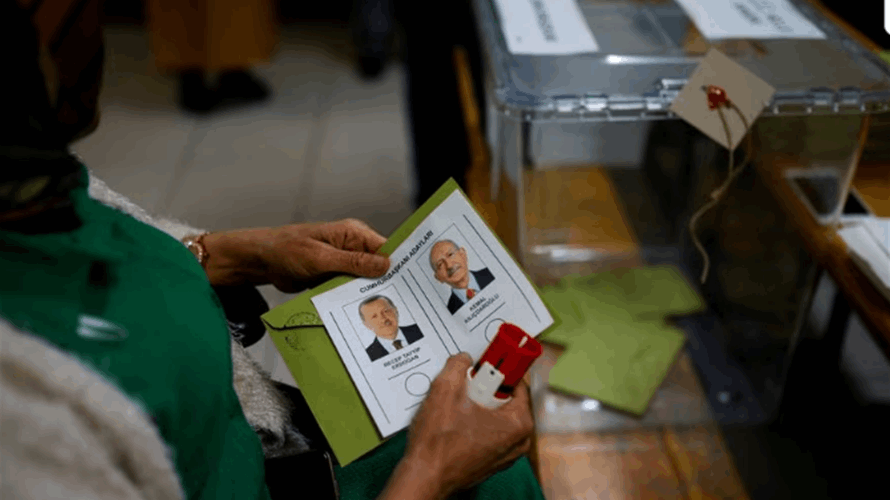 Turkey votes in election runoff, Erdogan well placed to sustain rule