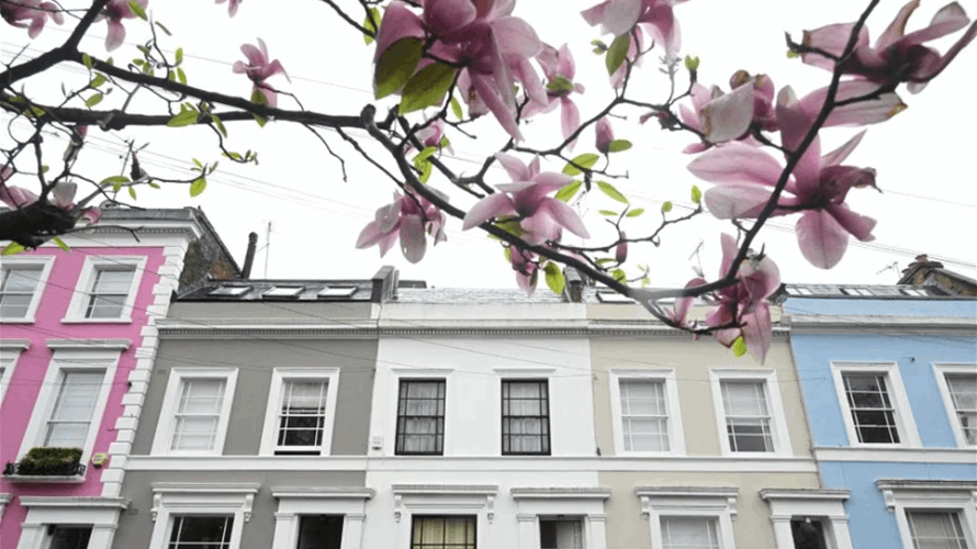 UK lenders approve fewer mortgages in sign of new housing slowdown