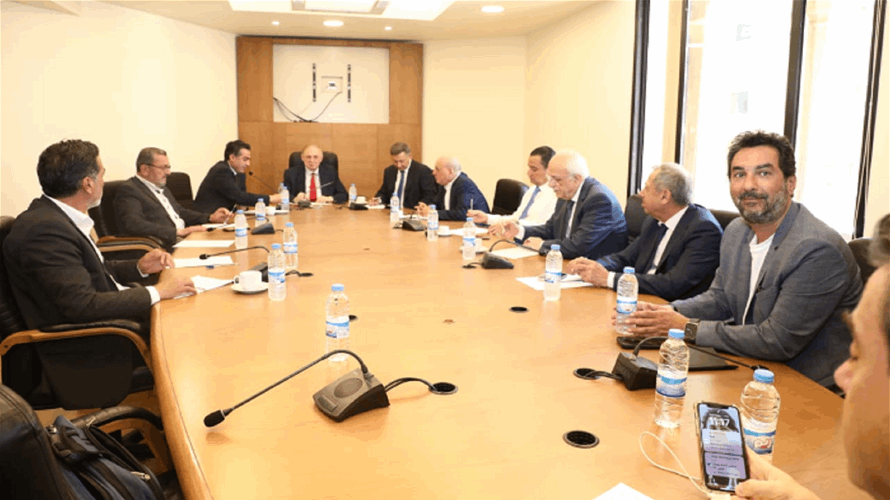 لجنة الاقتصاد اجتمعت في حضور وزير الأشغال... حميه: سنحاول وضع خطة طوارئ لاستمرار عمل المطار