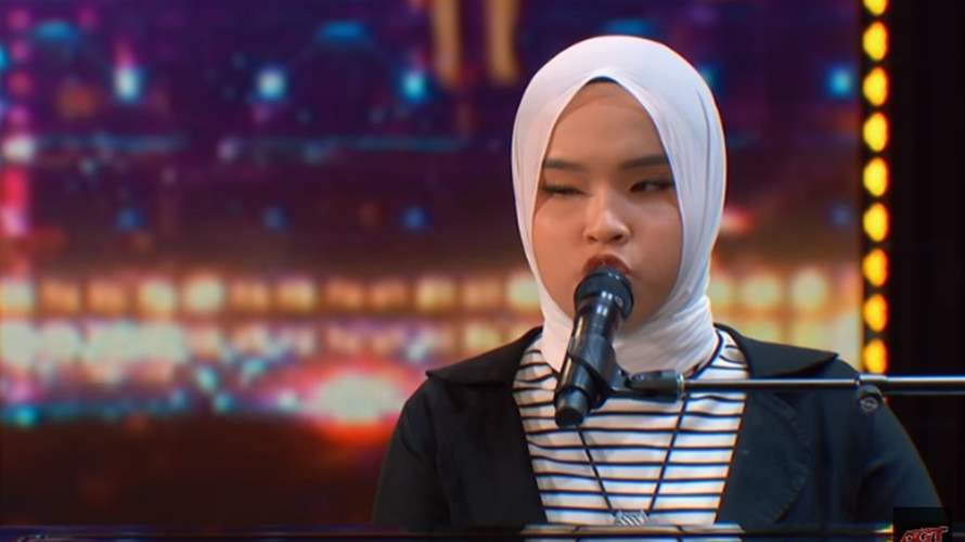 كفيفة تبكي جمهور America's Got Talent ... "تستحق الباز الذهبي" (فيديو)