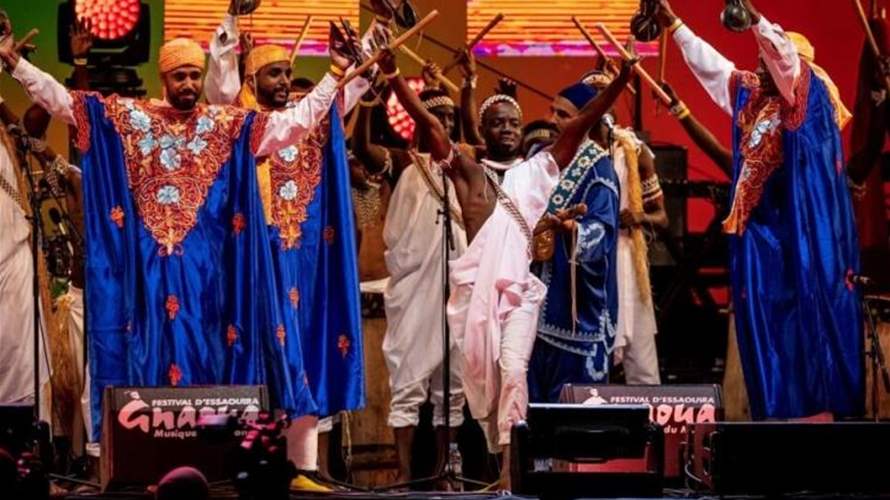 بعد توقف 3 سنوات... مهرجان كناوة وموسيقى العالم المغربي يعود بقوة! (فيديو)