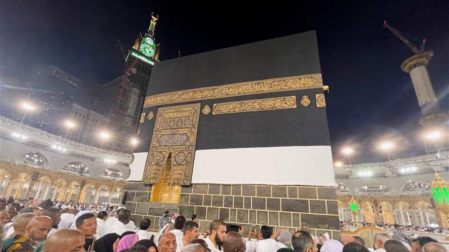 Muslim worshipers stream out of Saudi Arabia after hajj