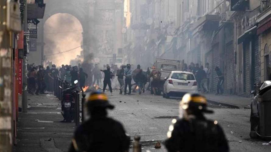 مصرع شاب في فرنسا إثر سقوطه من سطح متجر خلال الإحتجاجات