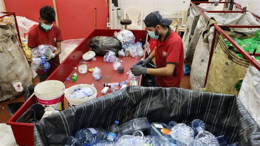'Drive-throw' recycling aims to ease Lebanon garbage crisis