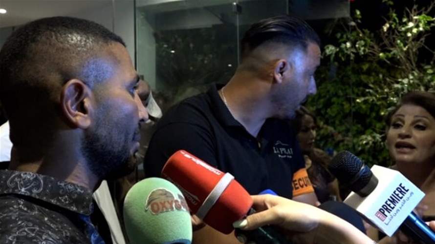 أحمد سعد يهين منظّمة حفله في تونس: "اسكتي".. ثم يصدر بياناً توضيحياً (فيديو)
