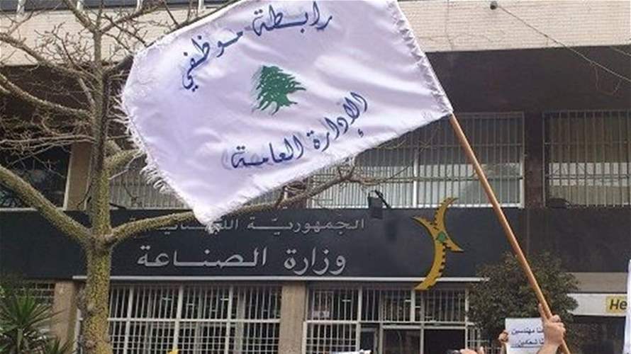 Public administration employees extend strike: Government's stance criticized