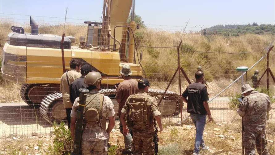 Israeli bulldozer attempts to penetrate Blue Line, met with Lebanese Army response 