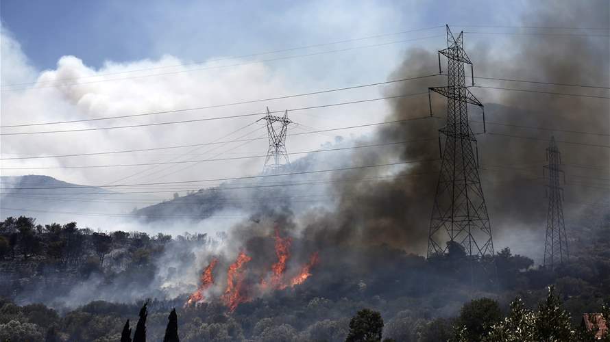 Forest fires near Athens and orders to evacuate resorts