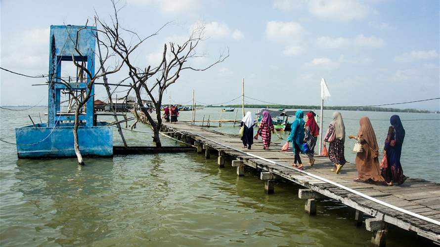 Indonesian village sinks under sea