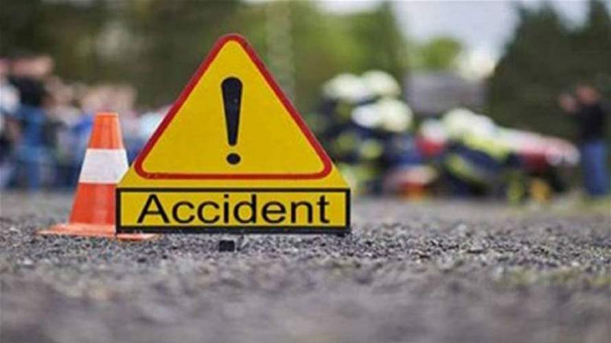قتيل وجرحى في حادث سير بين باص لنقل الركاب وسيارة على الطريق البحرية في كفرعبيدا