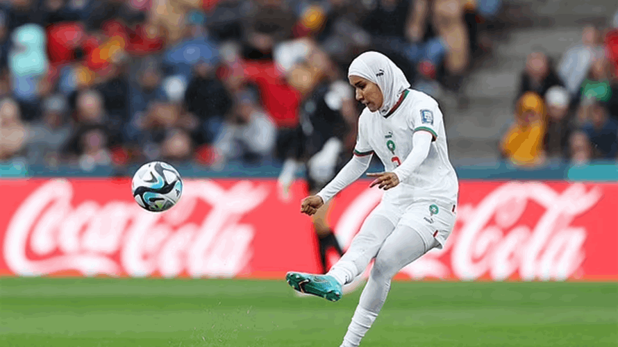 لاعبة كرة قدم مغربية تدخل التاريخ... نهيلة بنزينة أول لاعبة تشارك ببطولات كأس العالم وهي ترتدي الحجاب! (صور)