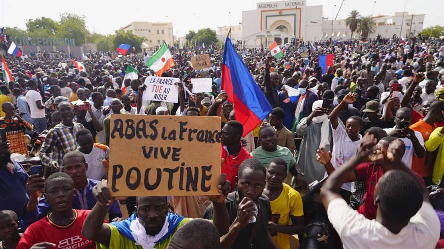 Thousands protest in front of the French Embassy in Niamey