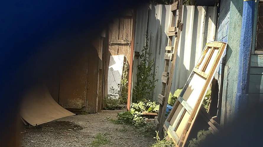 احتجزها كخادمة واغتصبها أكثر من 1000 مرة لمدّة 14 عاماً... قصة مرعبة لفتاة أجبرت على تقطيع جثة وهكذا تمكنت من الهرب! 