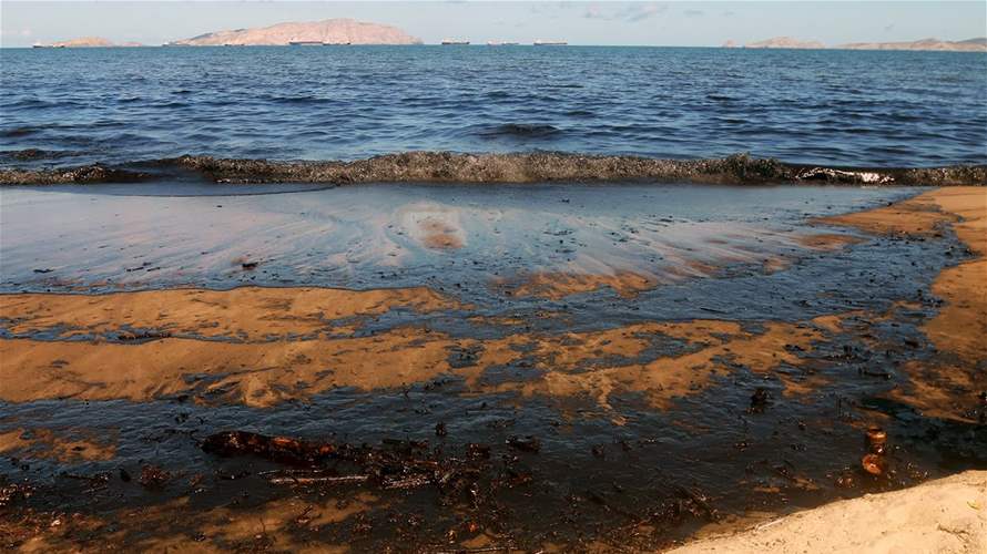 Oil pollution reaches beach in Mexico