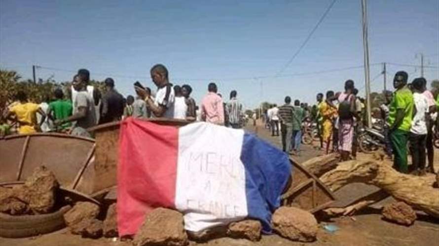 فرنسا تعلق مساعداتها لبوركينا فاسو