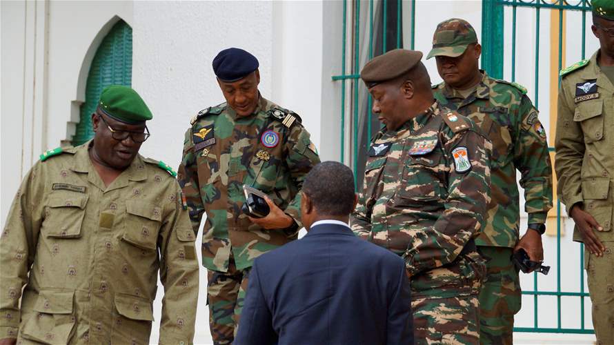 Niger junta accuses France of violating closed airspace, Paris denies