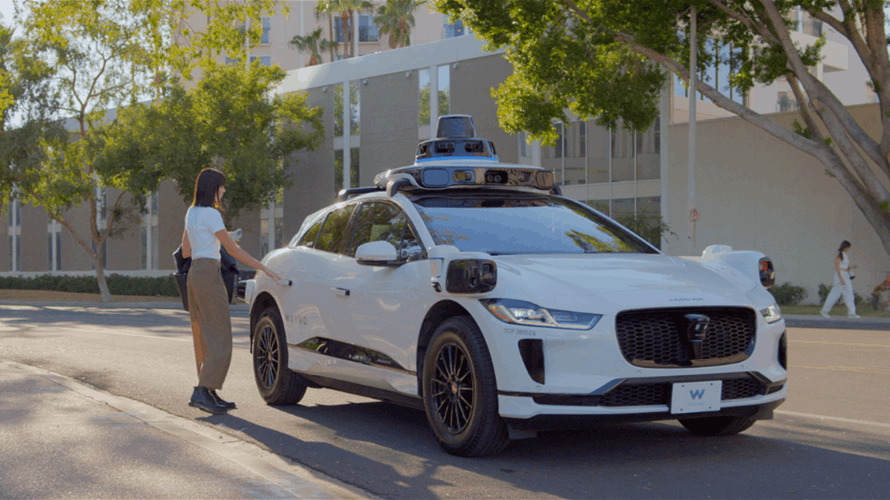 California authorities expand self-driving ride-hailing services by "Waymo" and "Cruise" in San Francisco