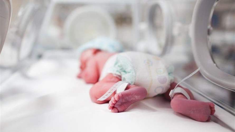 ممرضتنان تعنفان طفلة حديثة الولادة  داخل مستشفى في هذه الدولة العربية... وغضب يجتاح مواقع التواصل! (فيديو)