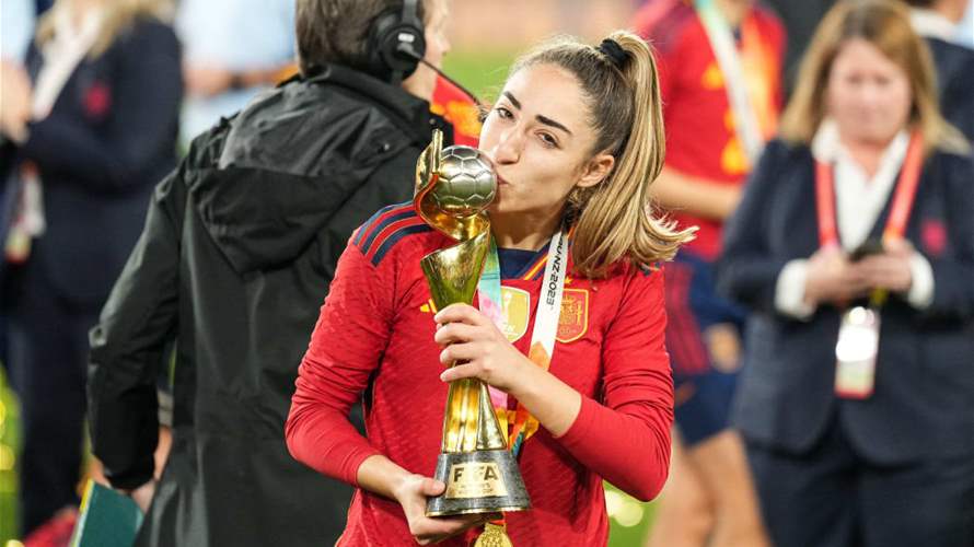 "أعلم أنك فخور بي"... بطلة كرة قدم تُصعق بخبر وفاة والدها عشية فوزها بكأس العالم! 
