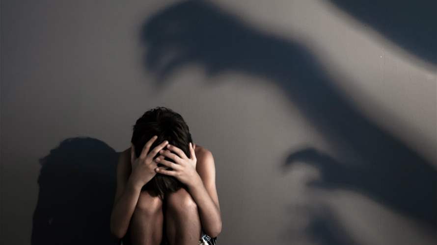 بعد وفاة والدها وضعوها تحت وصايته...اغتصبها وجعلها حاملاً منه ثم أجبرها على الاجهاض في هذا البلد!
