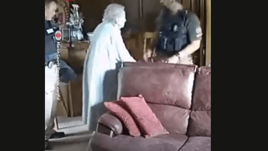 وفاة مسنة عمرها يفوق الـ90 عاما... داهمت الشرطة منزلها وبعد ساعات ماتت بسكتة قلبية!