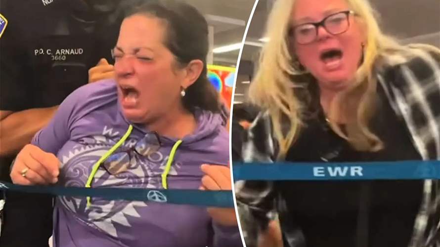 شقيقتان تنهاران بالبكاء والصراخ وتطلبان المساعدة في أحد المطارات... ماذا حصل معهما؟! (فيديو)