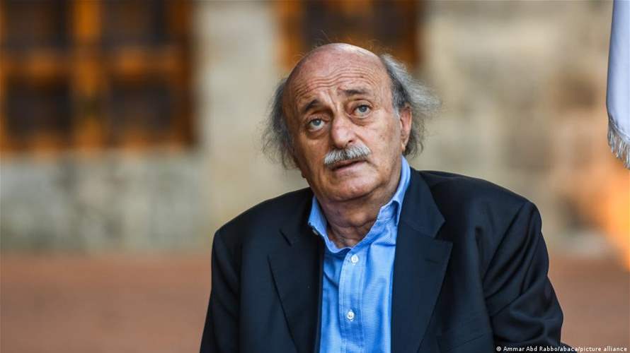 جنبلاط يتصل متضامنًا بالشيخ الهجري: لتلاقي الوطنيين حول حقوق الشعب السوري ووحدة سوريا والخلاص من نظام الاستبداد
