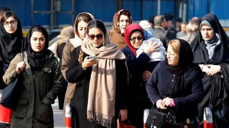 البرلمان الإيراني يتبنى قانونًا يشدد العقوبة على النساء اللواتي ينتهكن قواعد اللباس