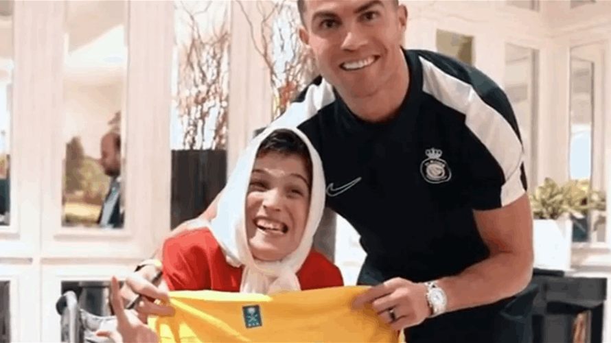 رونالدو يحقق حلم رسامة من ذوات الاحتياجات الخاصة...وهكذا كان اللقاء! (فيديو)