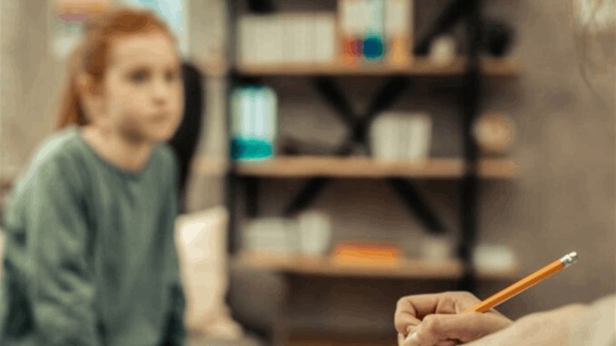 طبيب نفسي خدر حوالي 180 طفلاً وأقنعهم بأنهم تعرضوا للاعتداء الجنسي من قبل والديهم... دافعه صادم!