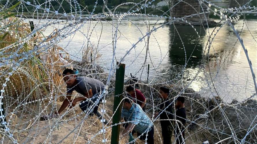 Dozens of Migrants Reach the US-Mexico Border