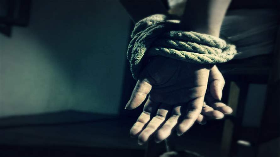 مسلحون يقتحمون منزلاً في كامد اللوز - البقاع الغربي ويخطفون صاحبه