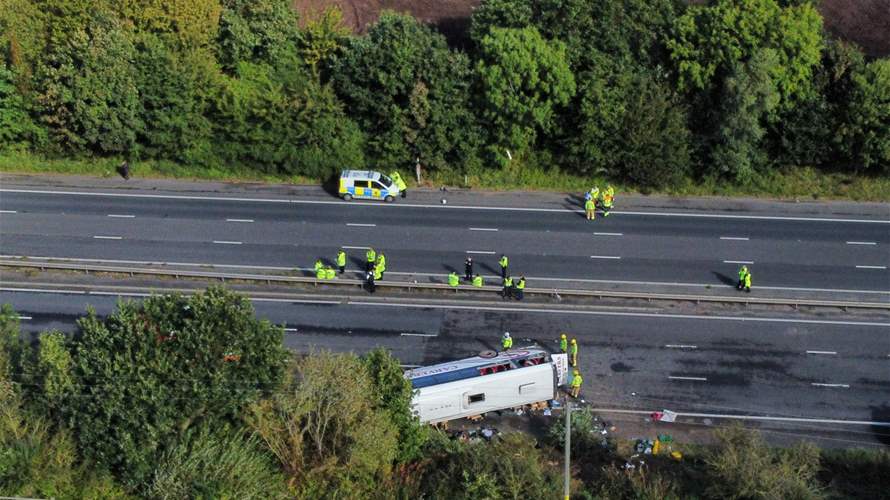حادث مروّع بين حافلة مدرسية وسيارة في بريطانيا... وهذا مصير التلاميذ! (صور)