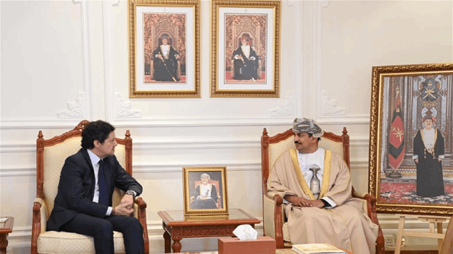 المكاري التقى في مسقط نظيره العماني وزار مديريات وزارة الاعلام