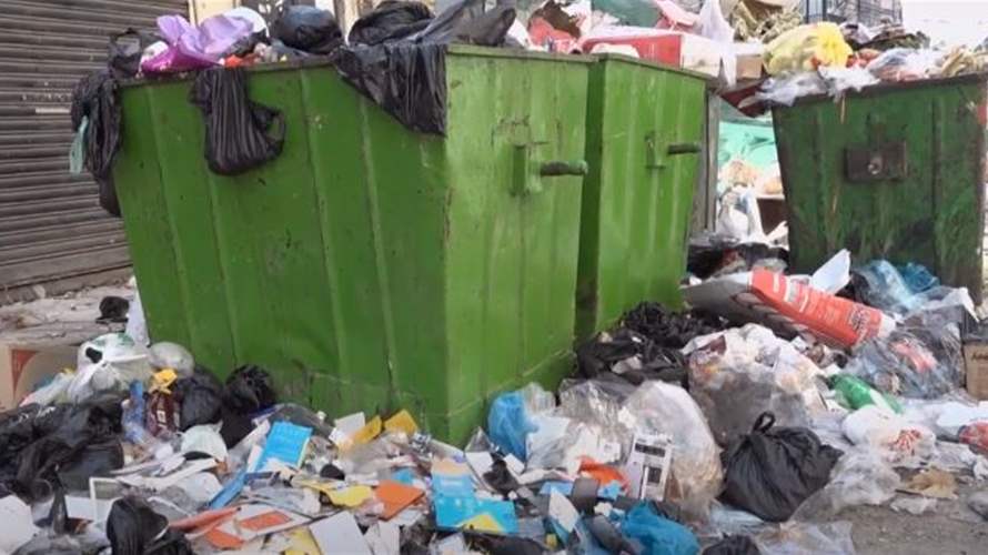 رمي النفايات على الطريق هواية لبنانية 