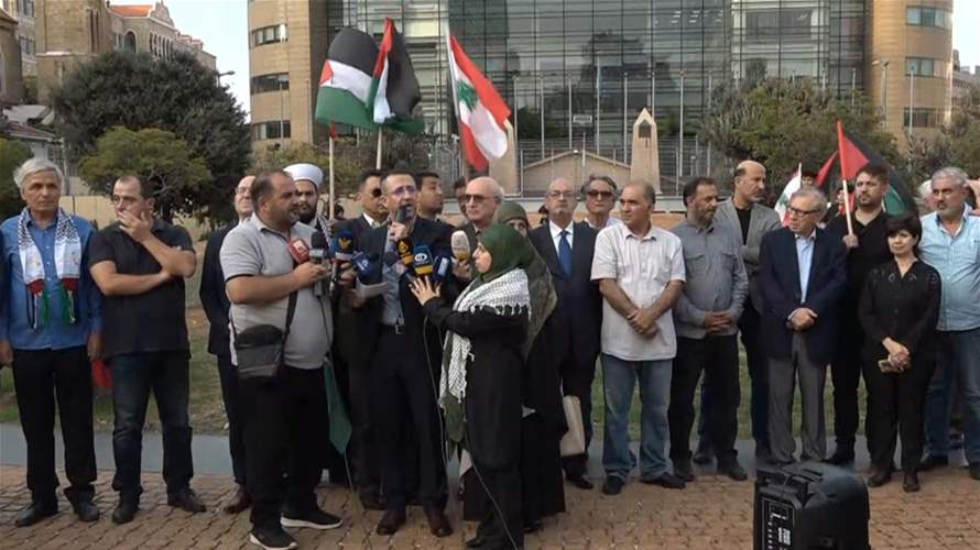 وقفة لّلقاء الإعلامي الوطني أدان جريمة العدو الإسرائيلي التي استهدفت تجمّعاً للصحافيين