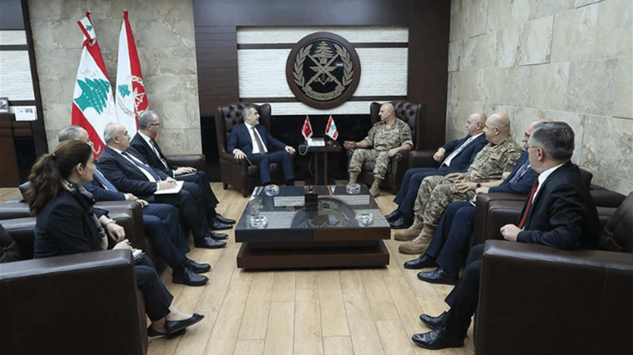 لقاء جمع قائد الجيش ووزير الخارحية التركي 