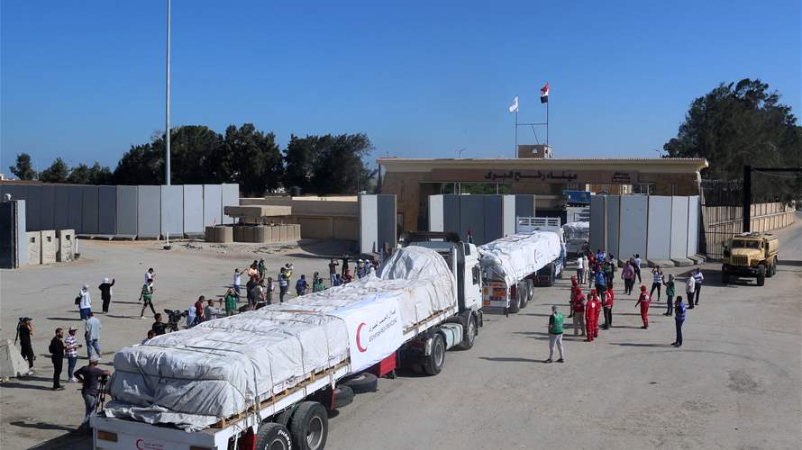  دخول 20 شاحنة من المساعدات الانسانية عبر معبر رفح باتجاه غزة