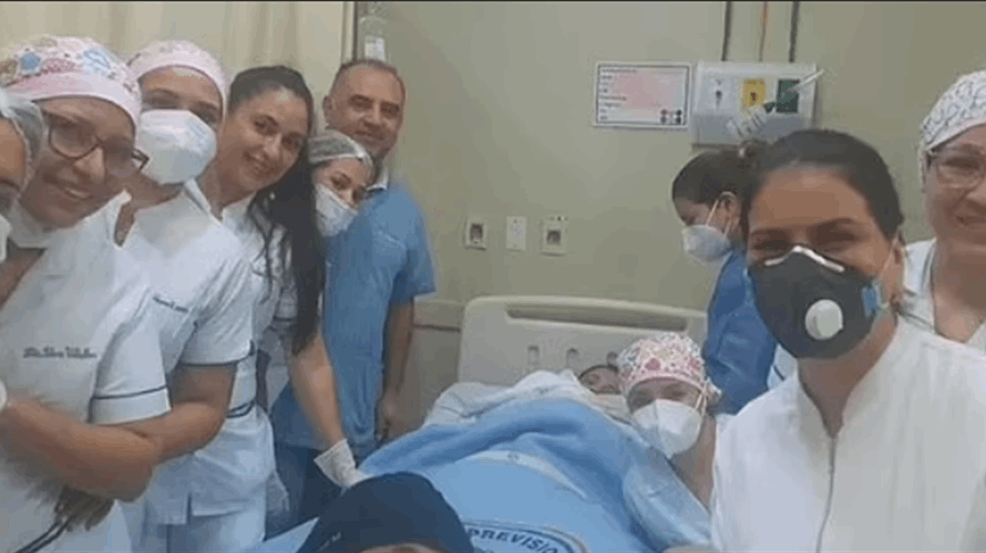 شعرت بألم شديد في معدتها... ما حصل معها صدم الجميع!